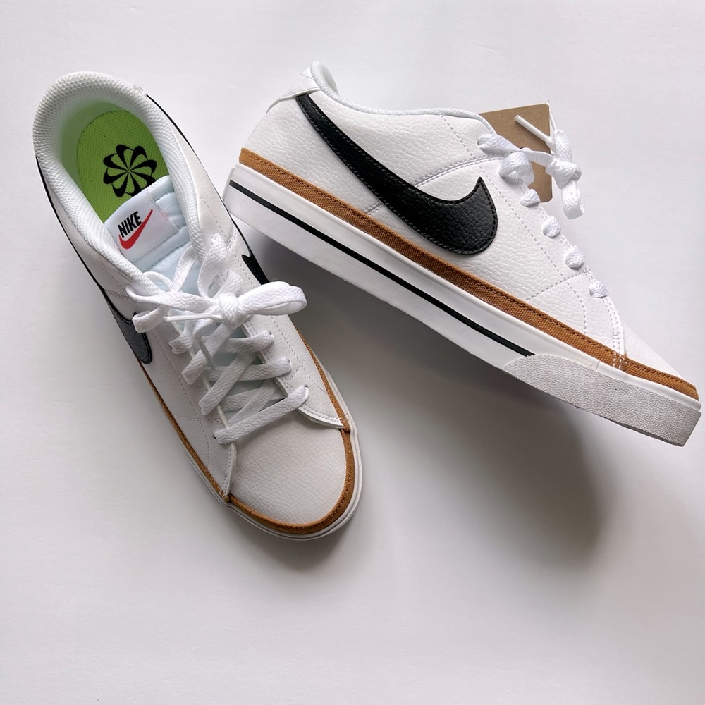 Woman’s Nike Court Legacy size 10.5